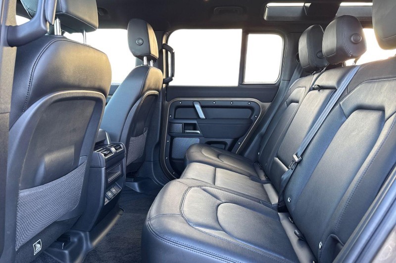 Used Land Rover Defender 2023 for sale - 76984331: Photo 4