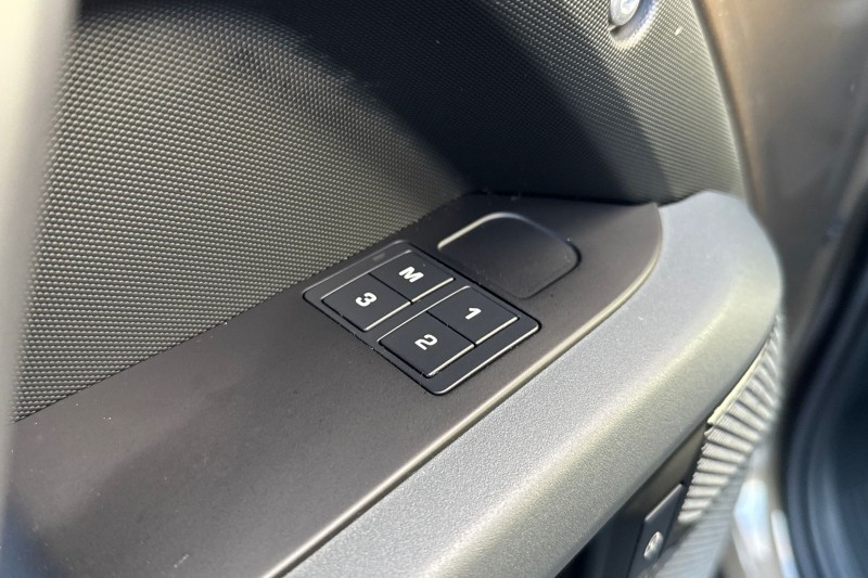 Used Land Rover Defender 2023 for sale - 76984331: Photo 51