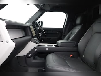 Used Land Rover Defender 2026 for sale - 79429548: Photo