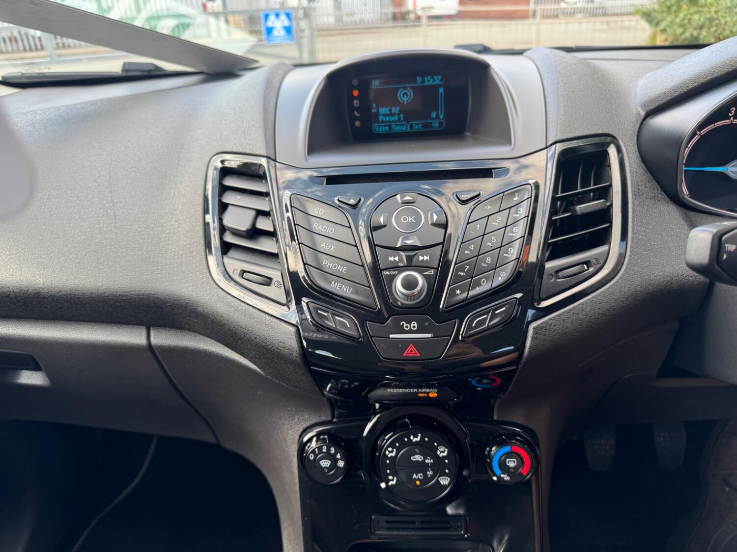 Used Ford Fiesta 2015 for sale - 76793636: Photo 11