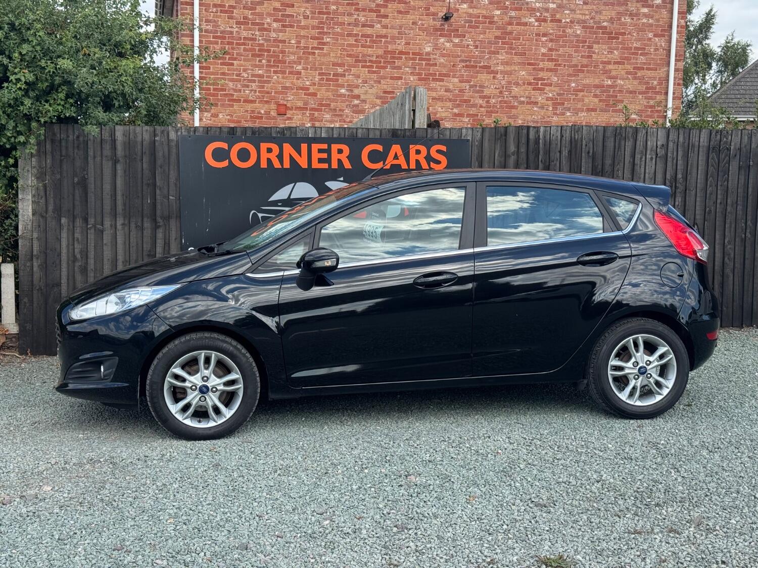 Used Ford Fiesta 2015 for sale - 76793636: Photo 16