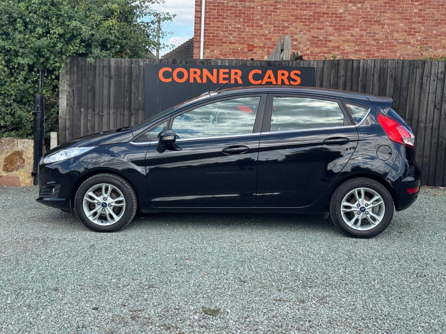 Used Ford Fiesta 2015 for sale - 76793636: Photo 17