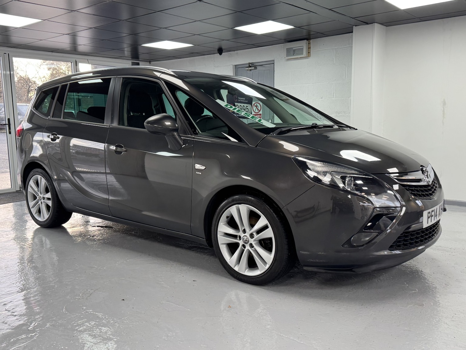 Used Vauxhall Zafira Tourer 2014 for sale - 76751869: Photo 2