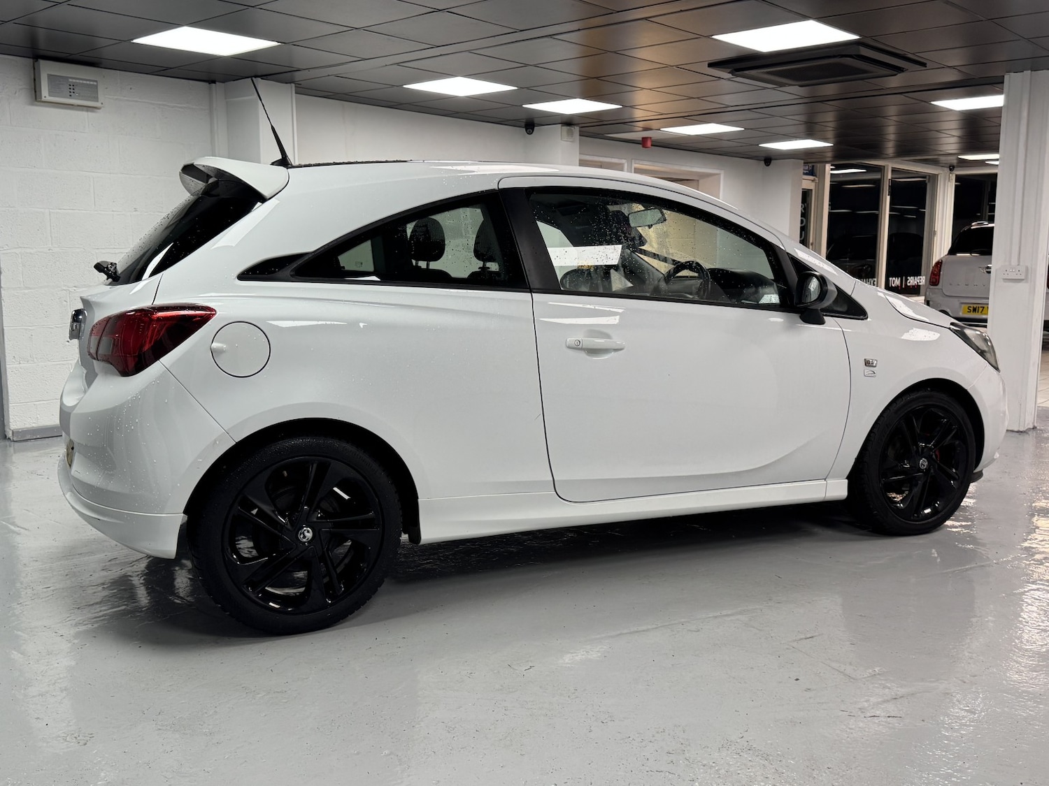 Used Vauxhall Corsa 2015 for sale - 77027924: Photo 2