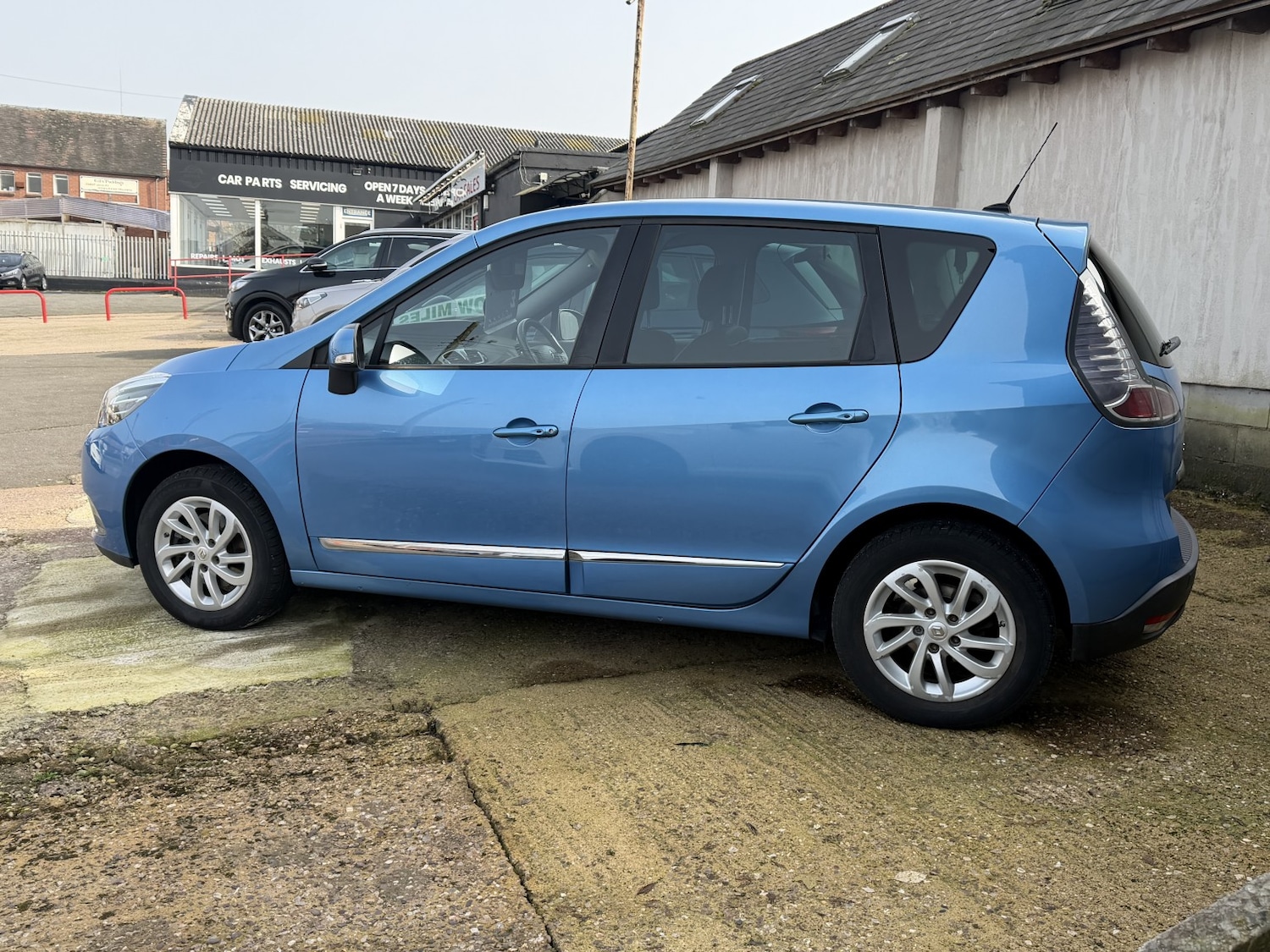 Used Renault Scenic 2015 for sale - 77759008: Photo 2