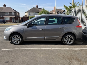Used Renault Grand Scenic 2016 for sale - 79187726: Photo