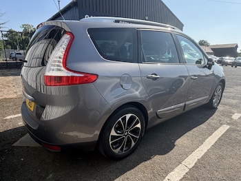 Used Renault Grand Scenic 2016 for sale - 79187726: Photo