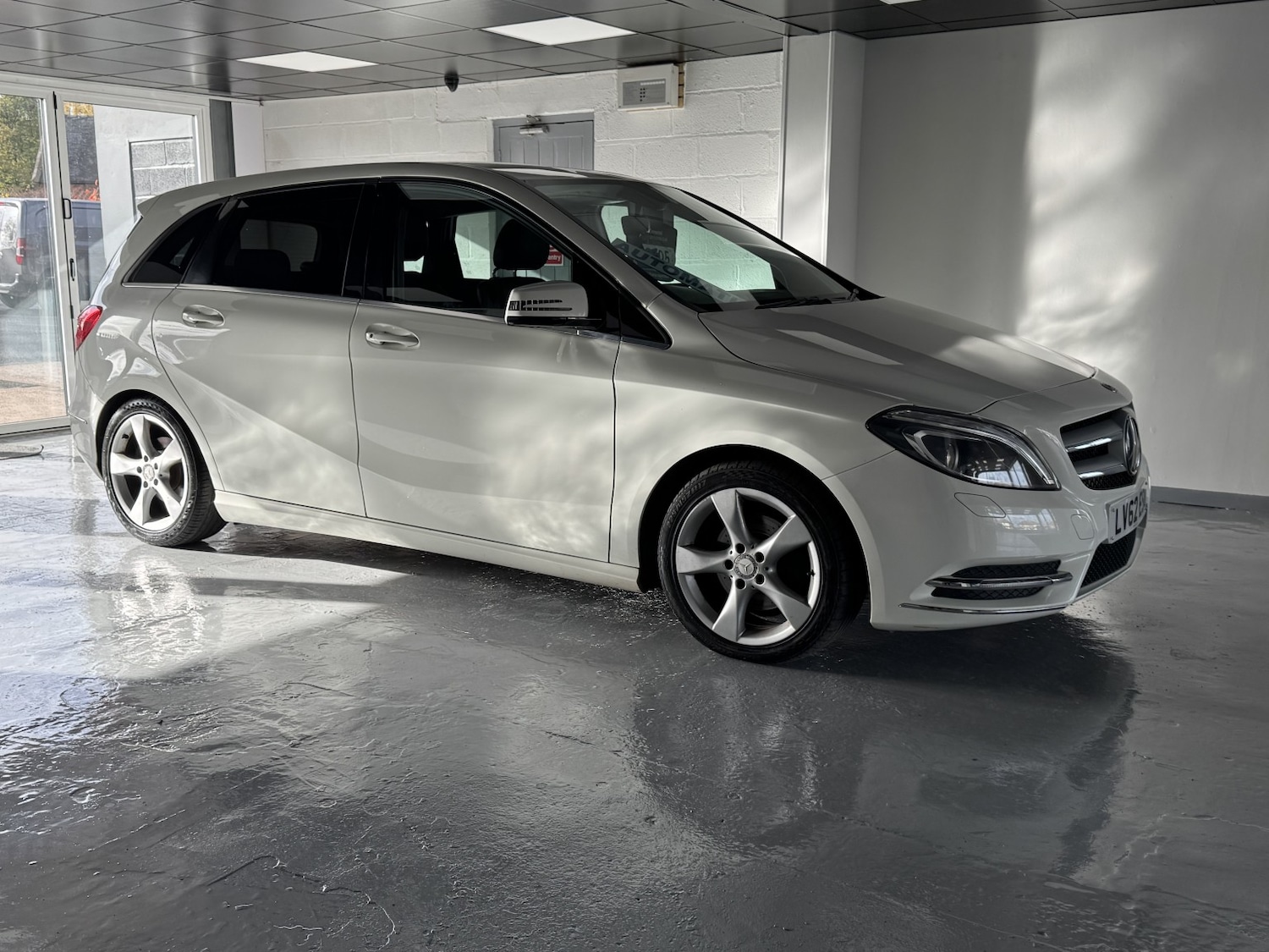 Used Mercedes-Benz B Class 2012 for sale - 76387335: Photo 1