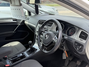Used Volkswagen Golf 2014 for sale - 78502700: Photo