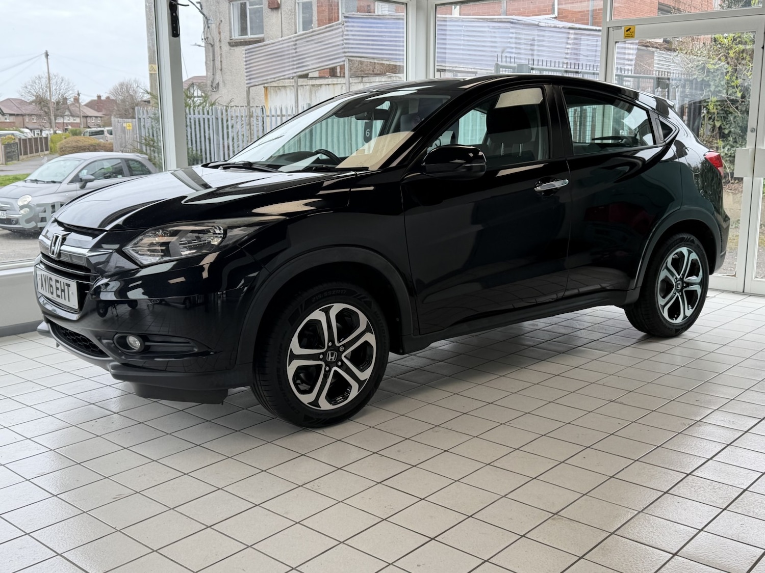 Used Honda HR-V 2016 for sale - 77991774: Photo 2