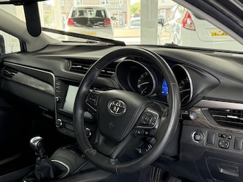 Used Toyota Avensis 2017 for sale - 79179892: Photo
