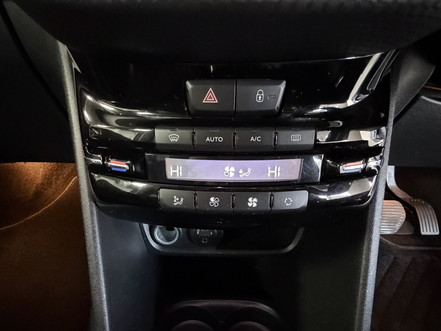 Used Peugeot 2008 2014 for sale - 77558530: Photo 12