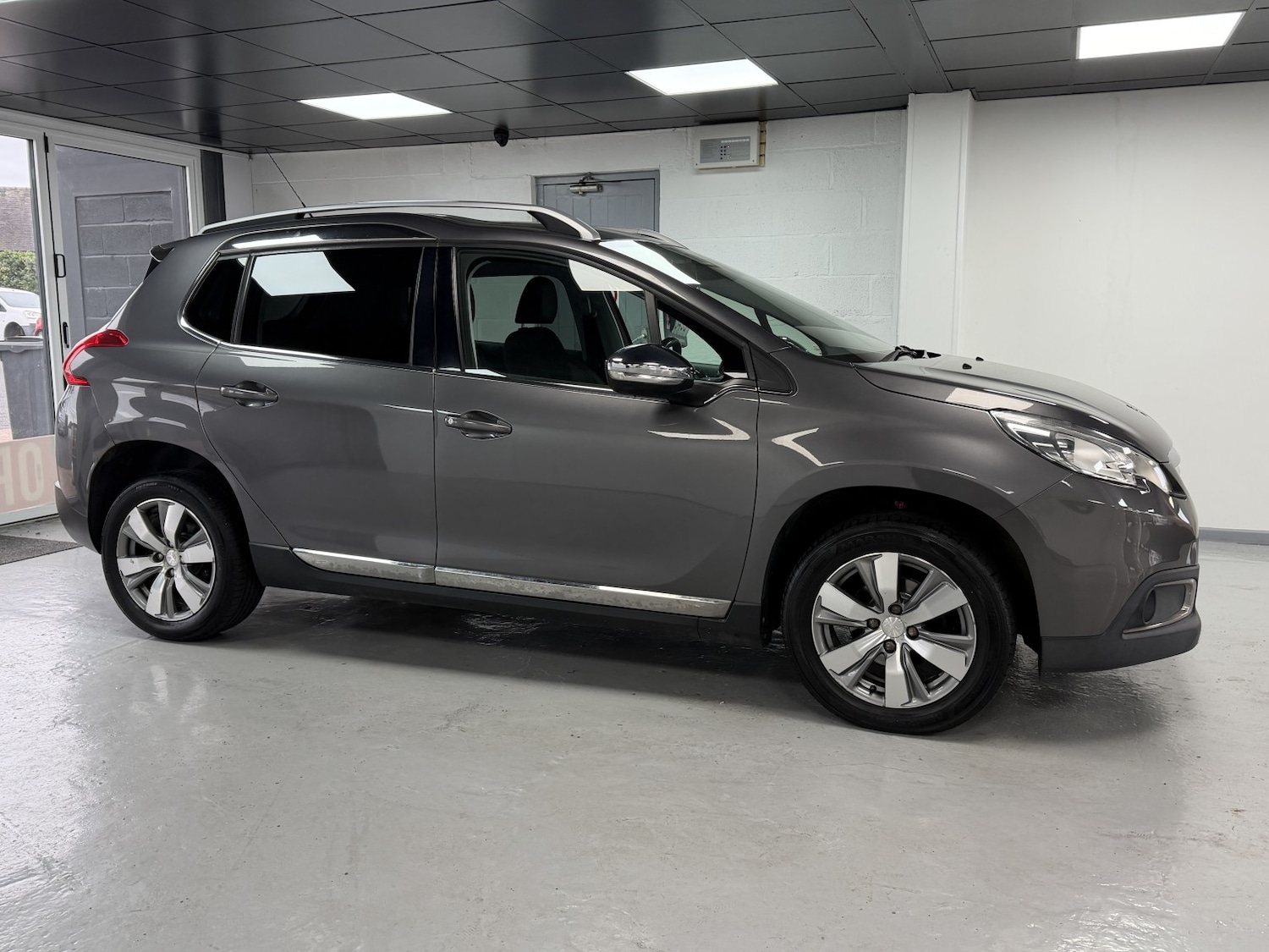 Used Peugeot 2008 2014 for sale - 77558530: Photo 5