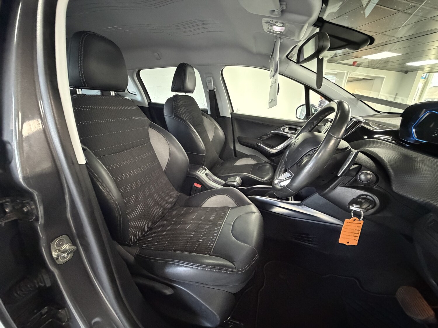 Used Peugeot 2008 2014 for sale - 77558530: Photo 9