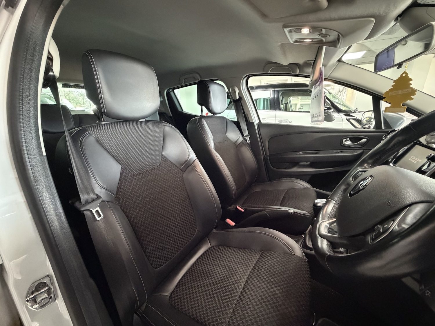 Used Renault Clio 2018 for sale - 77707174: Photo 4