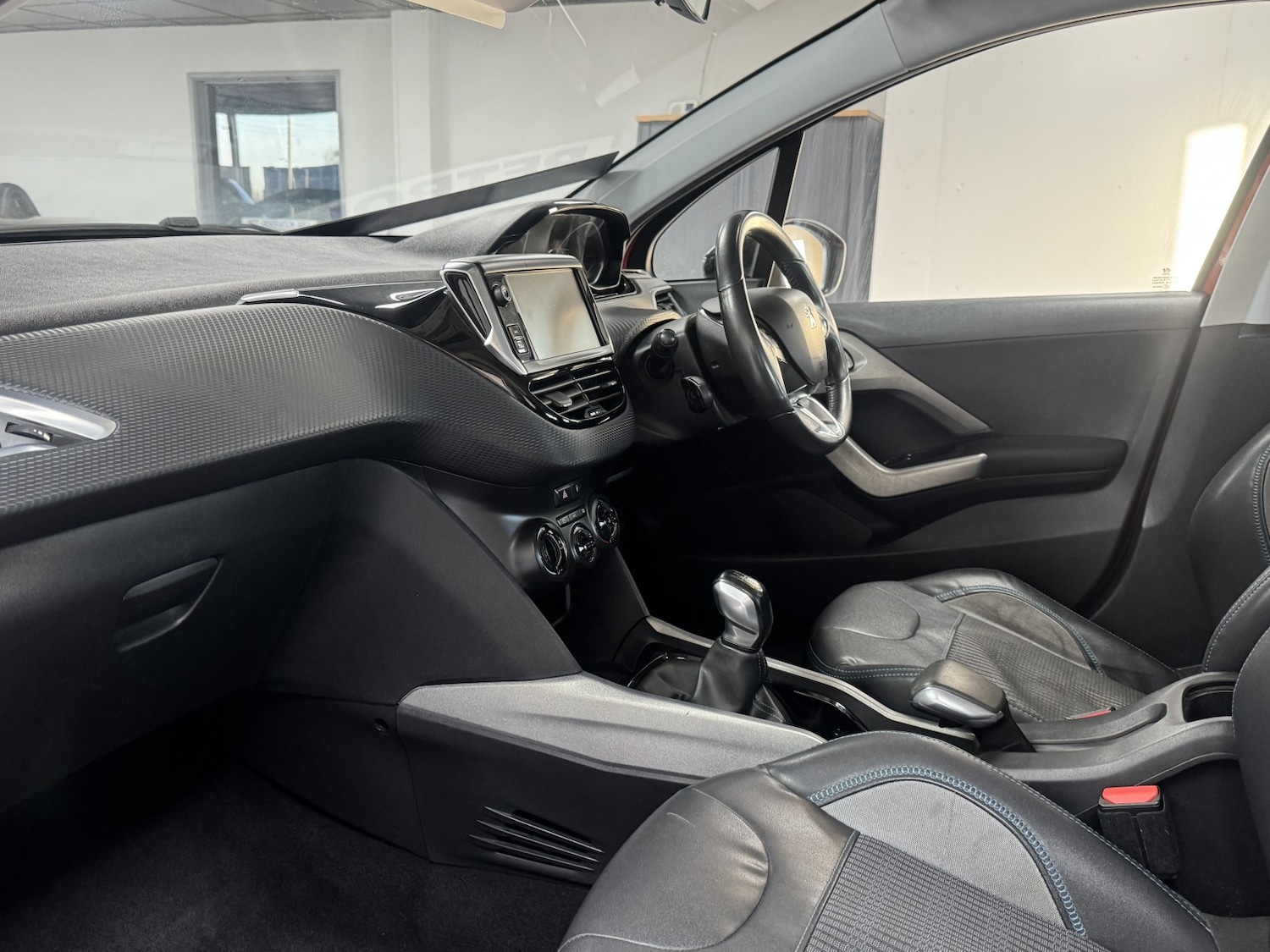 Used Peugeot 2008 2015 for sale - 77264374: Photo 8