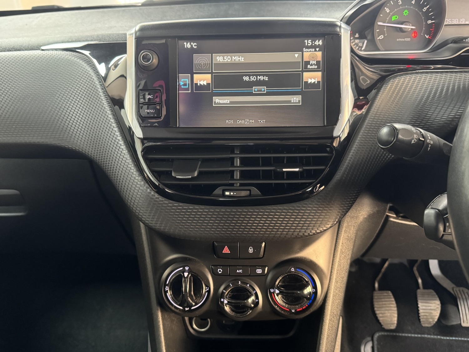 Used Peugeot 2008 2015 for sale - 77264374: Photo 9