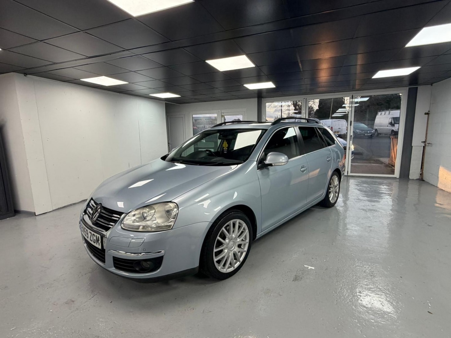 Used Volkswagen Golf 2009 for sale - 77014845: Photo 1