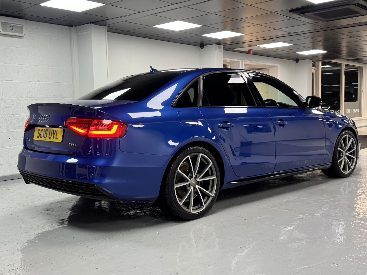 Used Audi A4 2015 for sale - 76666111: Photo 3
