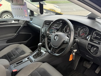 Used Volkswagen Golf 2017 for sale - 78057012: Photo