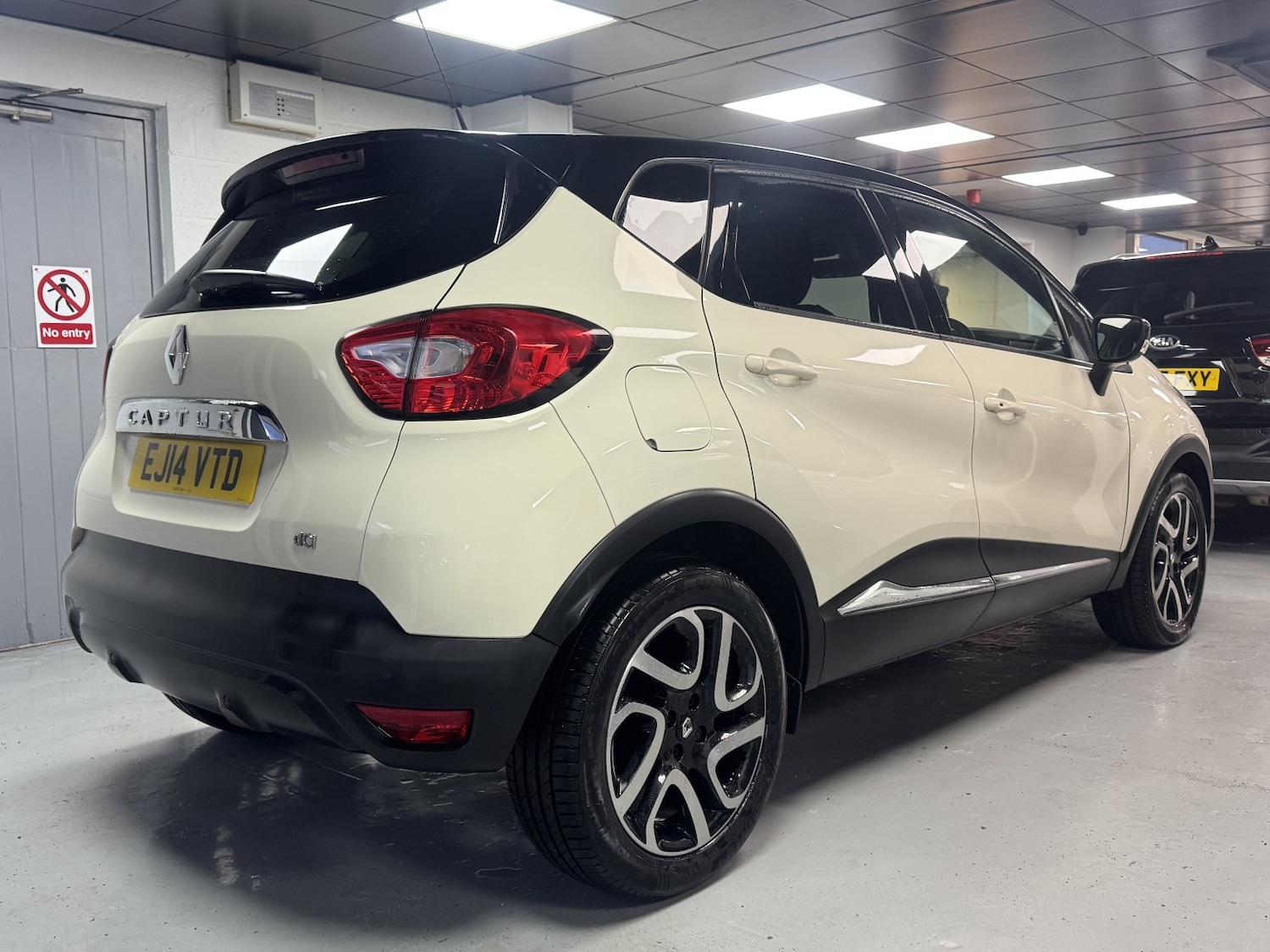Used Renault Captur 2014 for sale - 77395263: Photo 2
