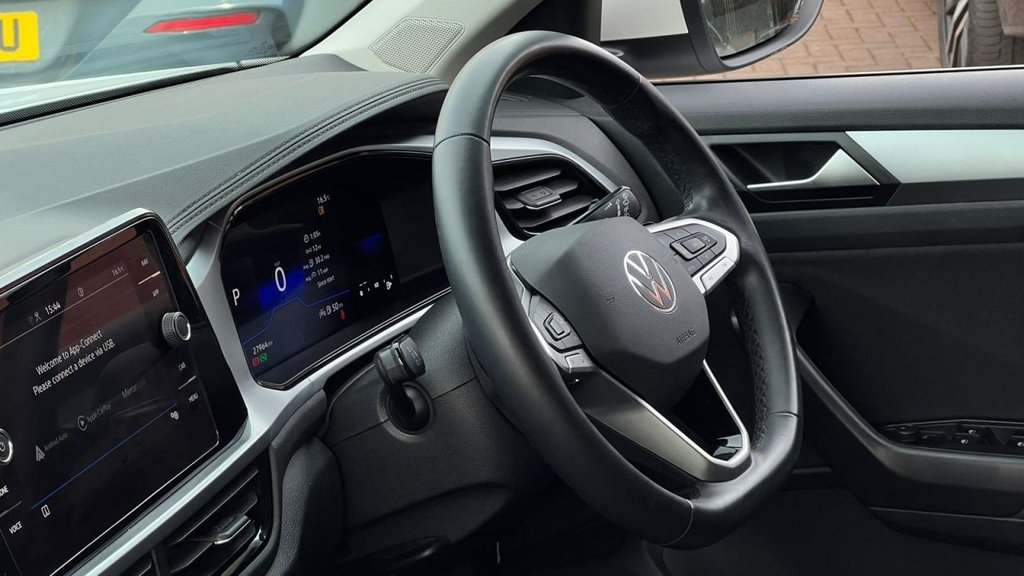 Used Volkswagen T-Roc 2023 for sale - 76751342: Photo 8