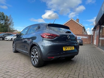 Used Renault Clio 2021 for sale - 75814840: Photo