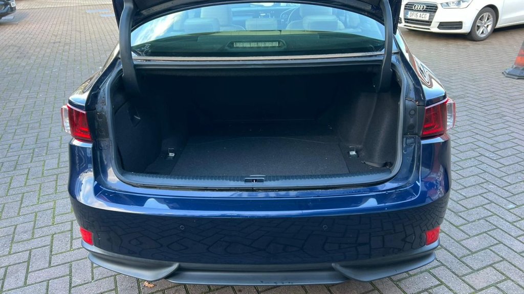 Used Lexus IS 2015 for sale - 76570604: Photo 32