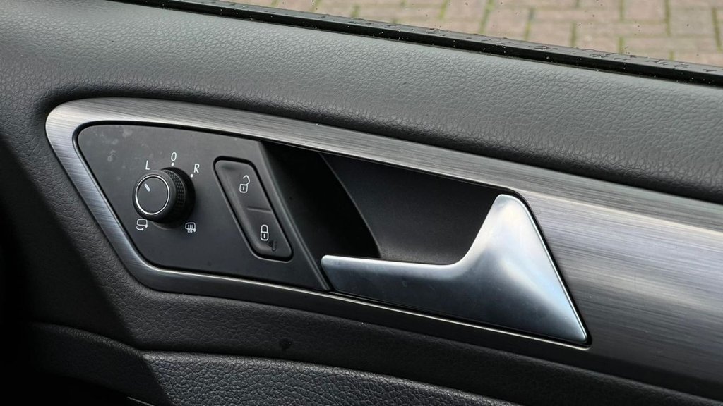 Used Volkswagen Golf 2017 for sale - 76751047: Photo 28