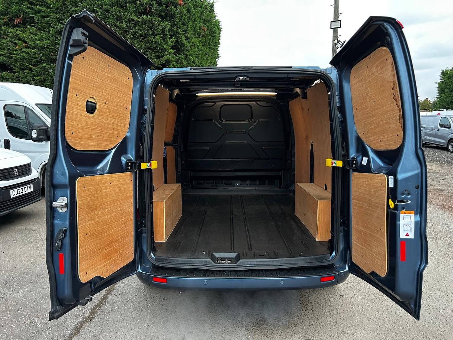 Used Ford Transit Custom 2023 for sale - 77031632: Photo 11