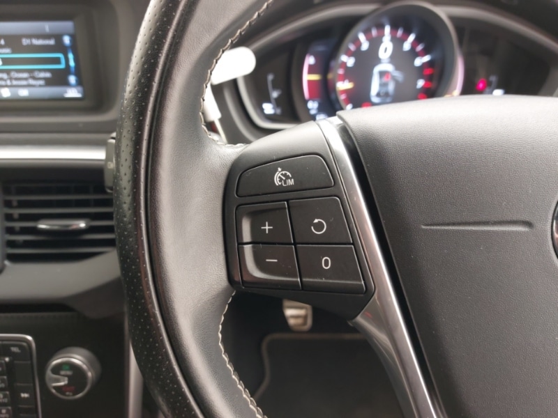 Used Volvo V40 2018 for sale - 76606145: Photo 12