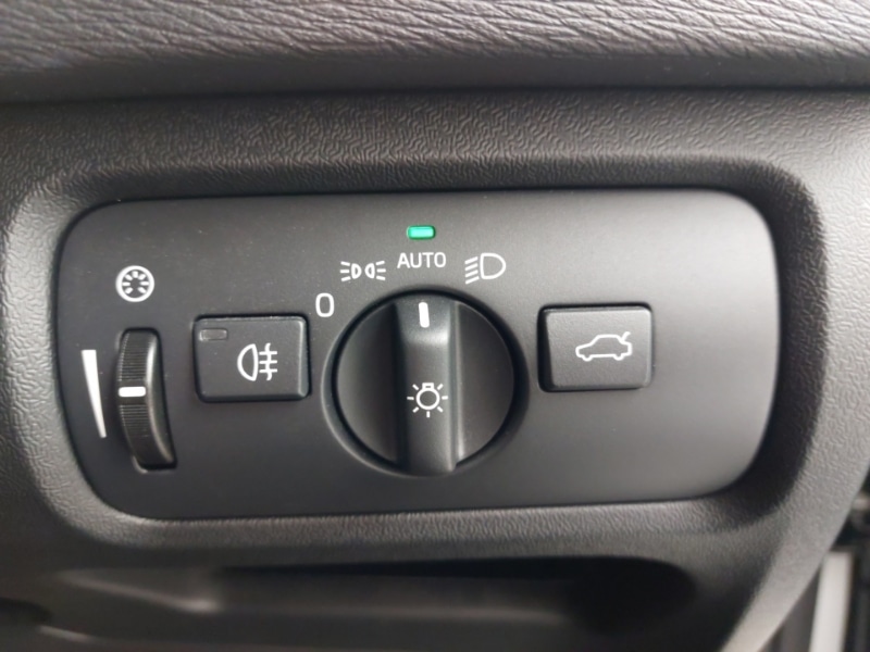 Used Volvo V40 2018 for sale - 76606145: Photo 14