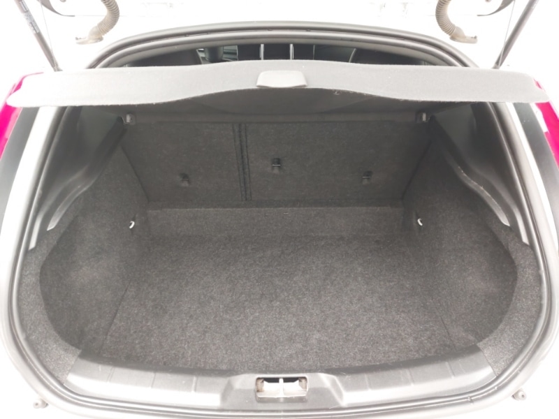 Used Volvo V40 2018 for sale - 76606145: Photo 8