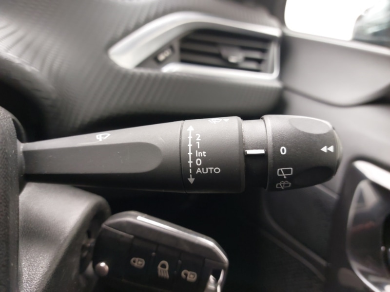 Used Peugeot 208 2017 for sale - 77922309: Photo 12