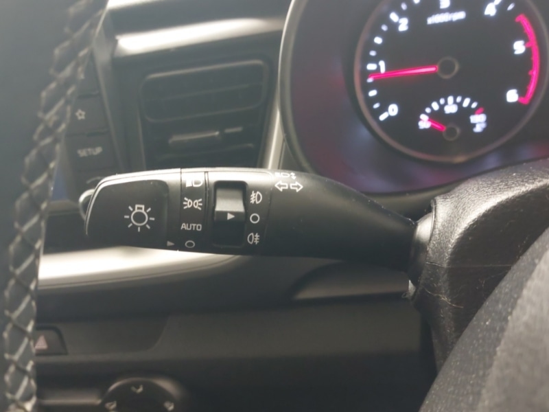 Used Kia Stonic 2018 for sale - 76471764: Photo 16