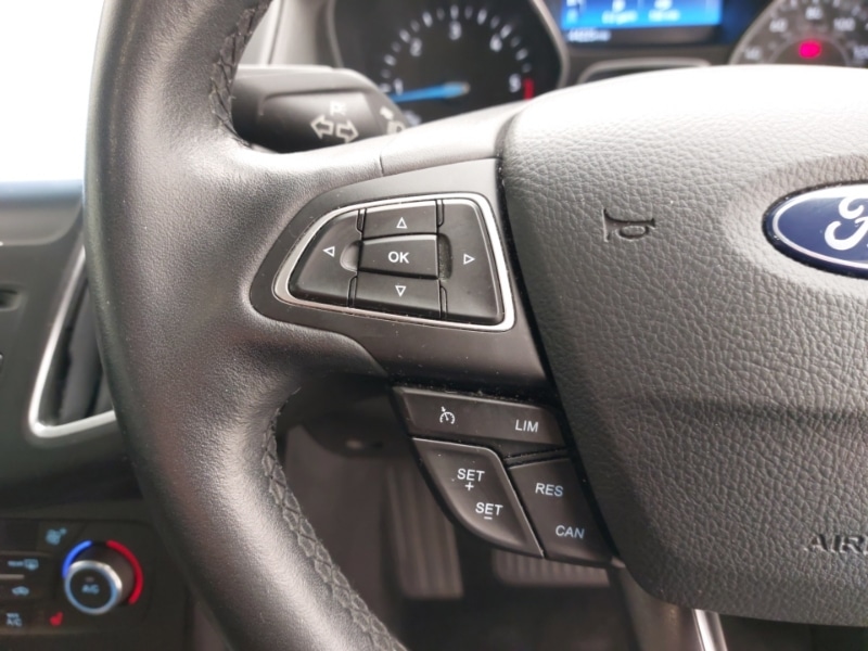 Used Ford Focus 2017 for sale - 76920407: Photo 12