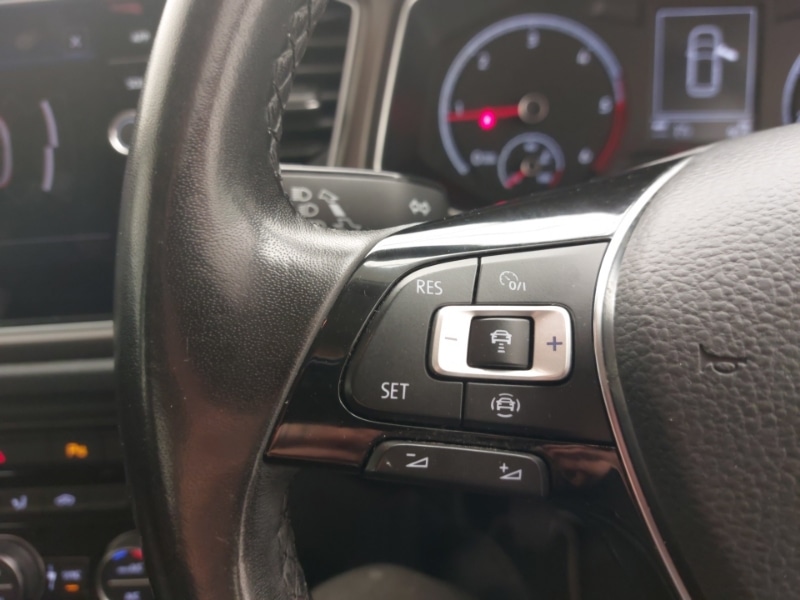 Used Volkswagen T-Roc 2018 for sale - 76602391: Photo 12