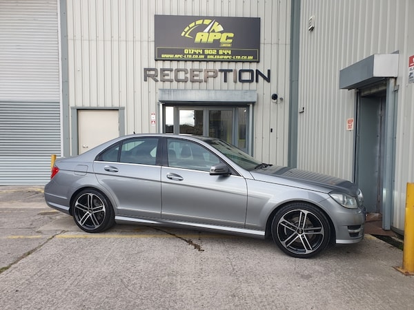 Used Mercedes-Benz C-Class 2012 for sale - 76194605: Photo 2