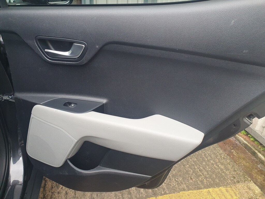 Used Kia Stonic 2018 for sale - 77606257: Photo 32