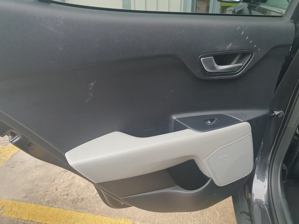 Used Kia Stonic 2018 for sale - 77606257: Photo 33