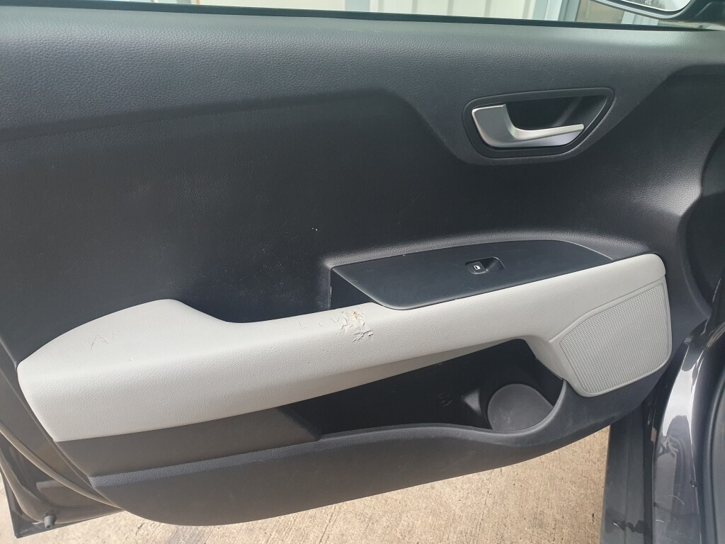 Used Kia Stonic 2018 for sale - 77606257: Photo 34