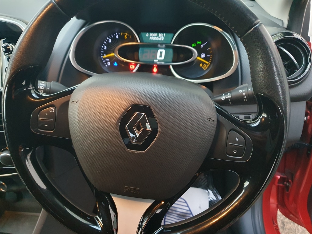 Used Renault Clio 2015 for sale - 76974693: Photo 18