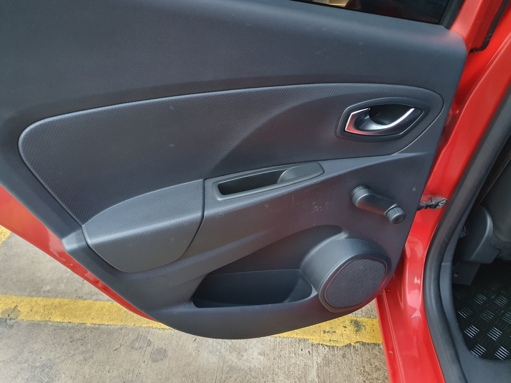 Used Renault Clio 2015 for sale - 76974693: Photo 32