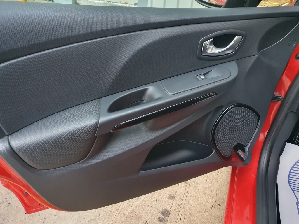 Used Renault Clio 2015 for sale - 76974693: Photo 33