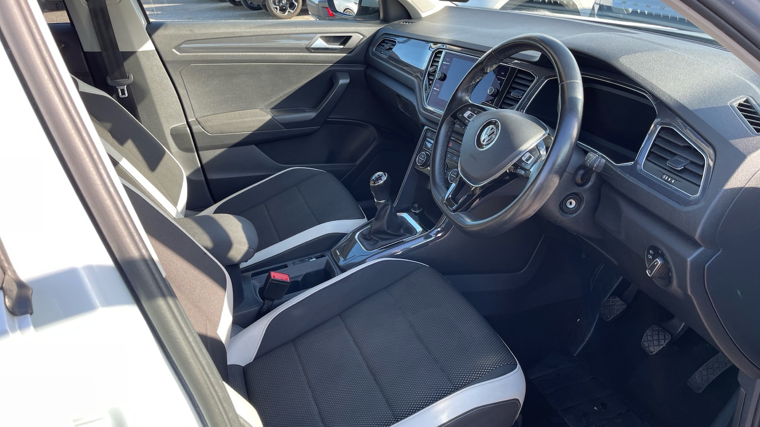 Used Volkswagen T-Roc 2018 for sale - 76887945: Photo 11