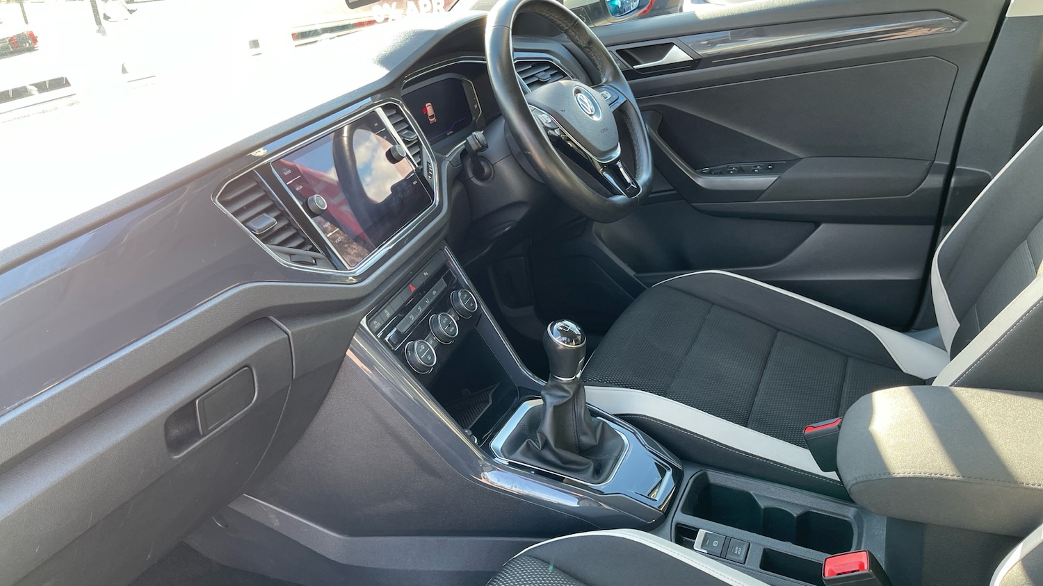 Used Volkswagen T-Roc 2018 for sale - 76887945: Photo 12