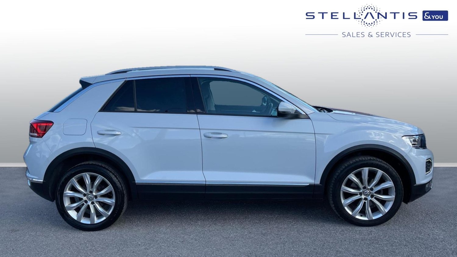 Used Volkswagen T-Roc 2018 for sale - 76887945: Photo 2