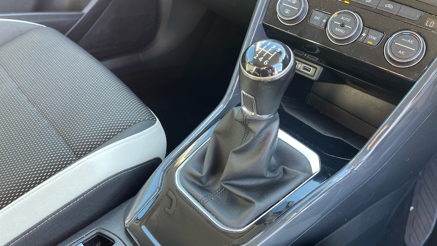 Used Volkswagen T-Roc 2018 for sale - 76887945: Photo 20