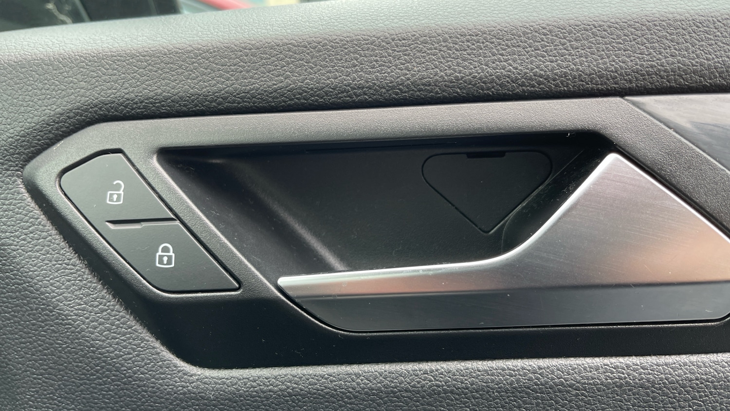 Used Volkswagen T-Roc 2018 for sale - 76887945: Photo 28