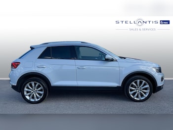 Used Volkswagen T-Roc 2018 for sale - 76887945: Photo